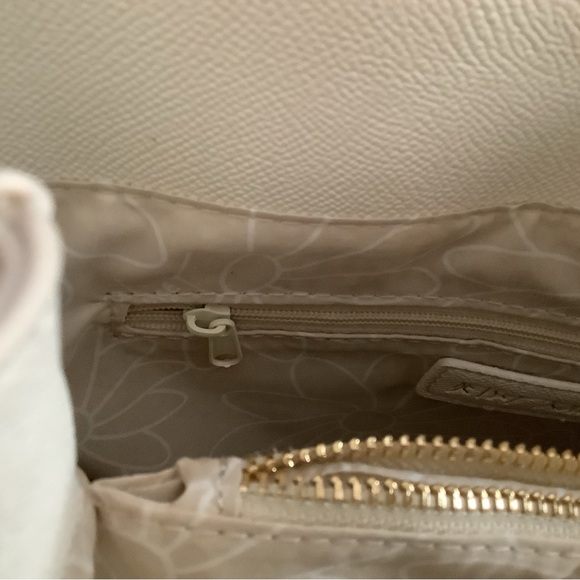 Betsey Johnson Blue XOBECA quilted blue and cream daisy butterfly tote - Picture 10 of 12